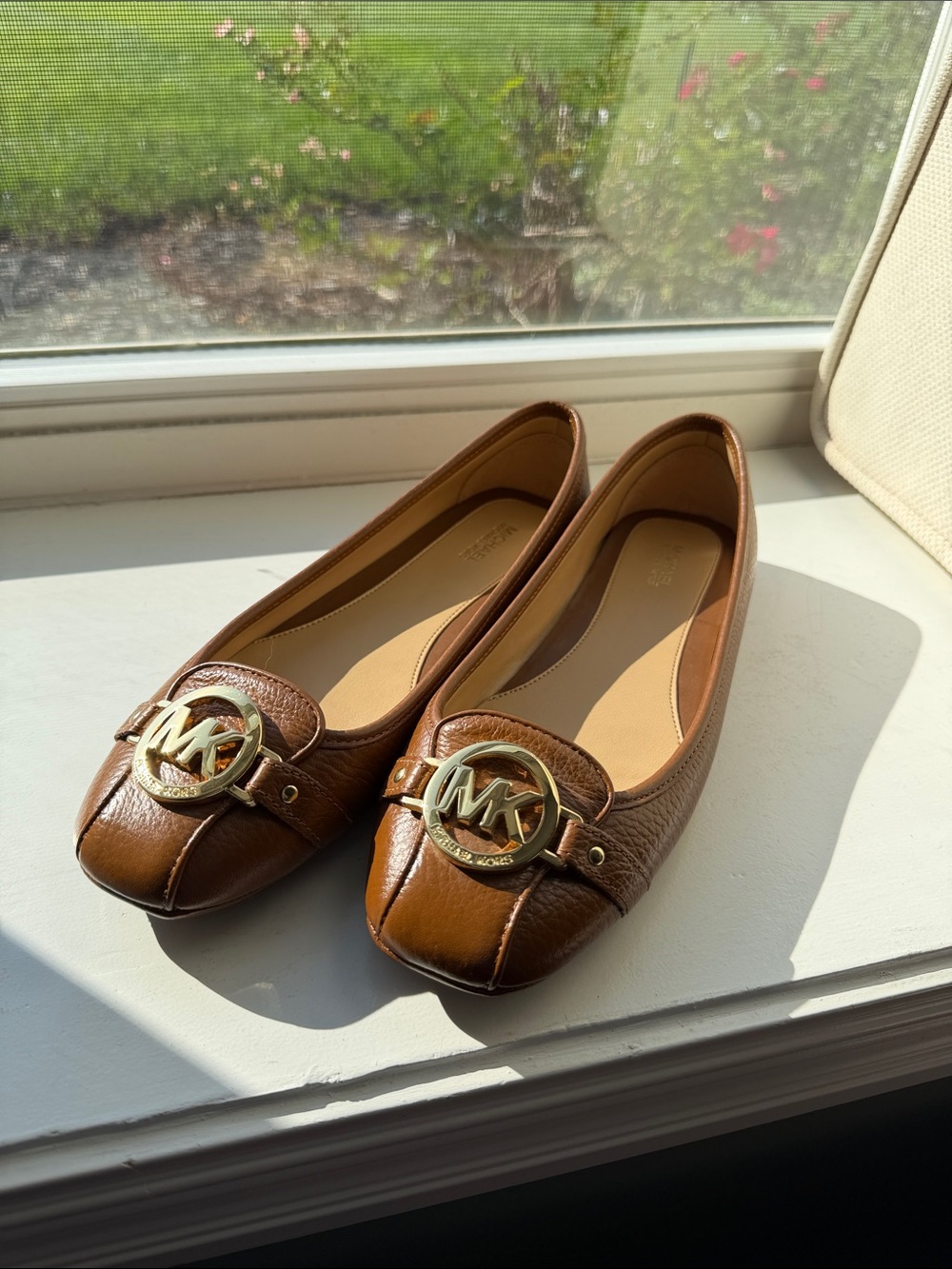 Michael Kors 9 Tan Brown Leather Logo Flats with Gold MK Emblem